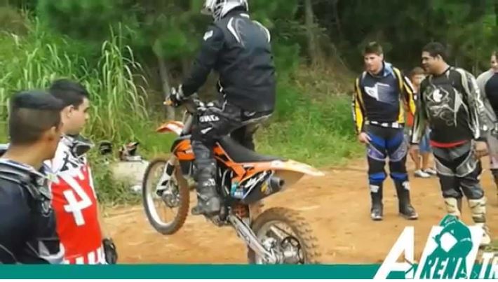 Vídeo Pilotos de Motocross nas Trilhas de Santa Catarina com